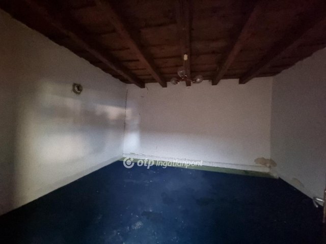 Eladó családi ház, Egyházaskeszőn 14 M Ft, 4+2 szobás
