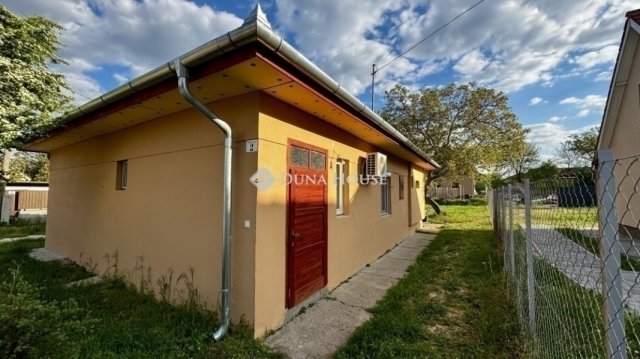 Eladó családi ház, Szigetszentmiklóson 73.5 M Ft, 3 szobás