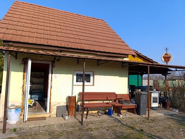 Eladó családi ház, Zsombón 30 M Ft, 2 szobás