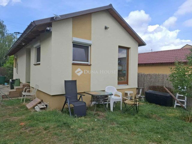 Eladó nyaraló, Szolnokon, Tünde utcában 44.9 M Ft, 1+1 szobás
