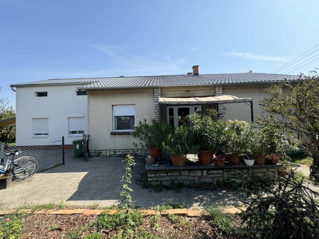 Eladó családi ház, Balatonkeresztúron 85 M Ft, 3+2 szobás