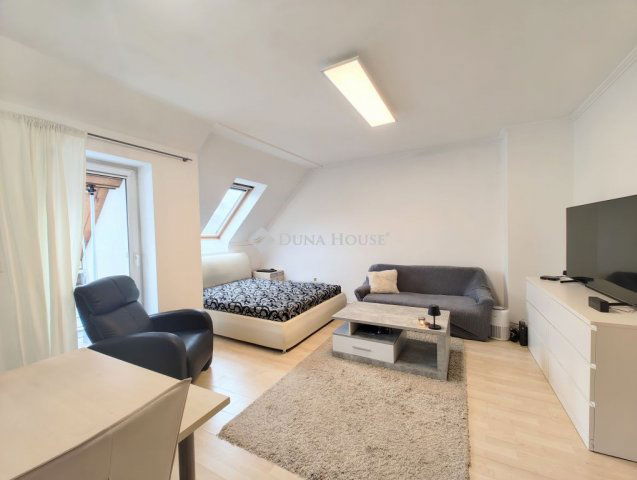 Eladó téglalakás, Nyíregyházán 39.99 M Ft, 1 szobás