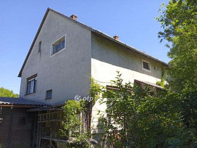 Eladó családi ház, Veszprémben 71.9 M Ft, 5 szobás