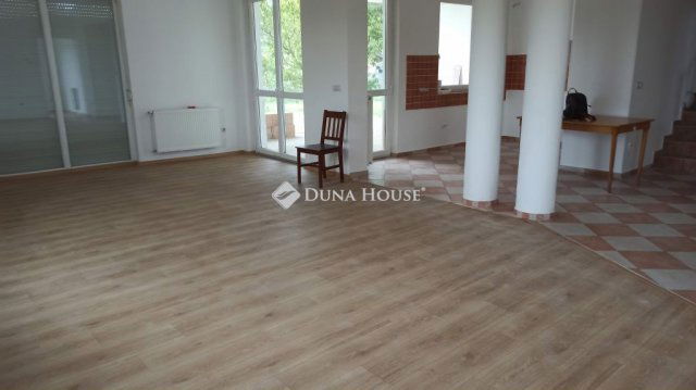 Kiadó családi ház, albérlet, Herceghalomon 300 E Ft / hó