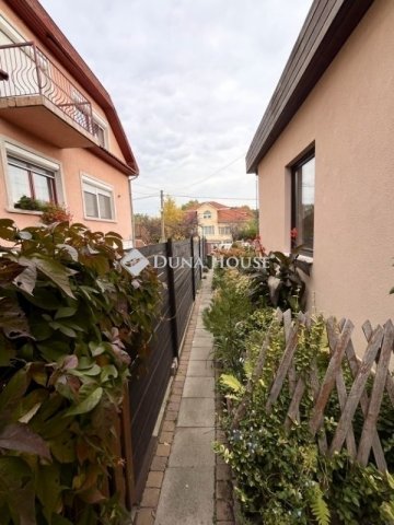Eladó ikerház, Budapesten, XVIII. kerületben 145 M Ft, 4 szobás