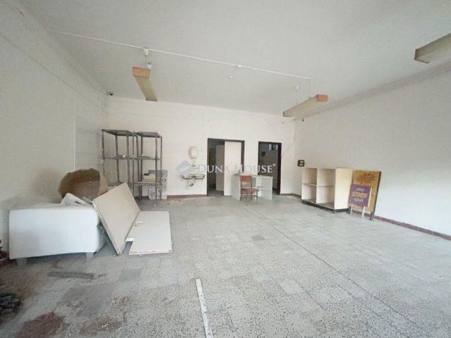 Eladó üzlethelyiség, Kisújszálláson 25.92 M Ft