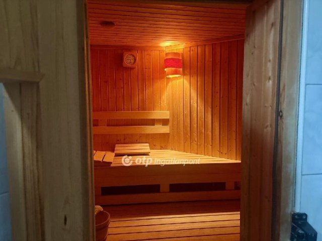 Eladó családi ház, Budakeszin 244 M Ft, 5+1 szobás