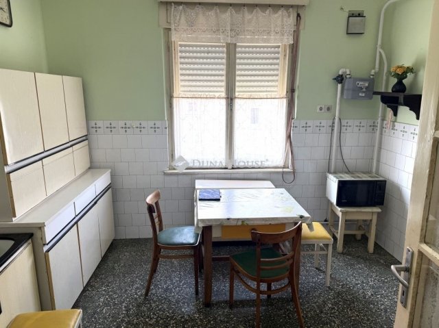 Eladó családi ház, Salköveskúton 38.9 M Ft, 2 szobás