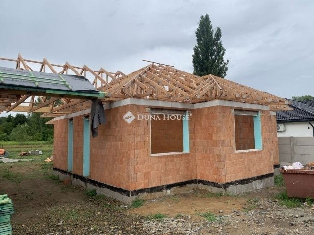 Eladó ikerház, Erdőkertesen 105 M Ft, 5 szobás