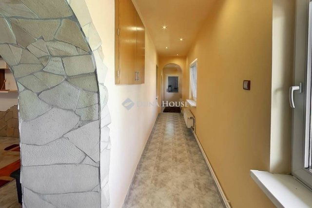 Eladó családi ház, Mendén 153 M Ft, 4 szobás