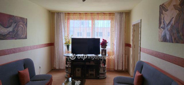 Eladó panellakás, Debrecenben 68.5 M Ft, 3 szobás