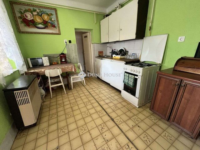 Eladó családi ház, Kecskeméten 32.5 M Ft, 2+1 szobás