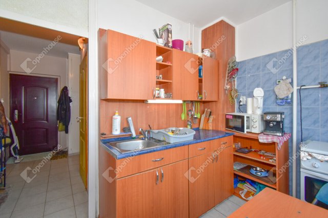 Eladó panellakás, Szegeden 47.99 M Ft, 2 szobás