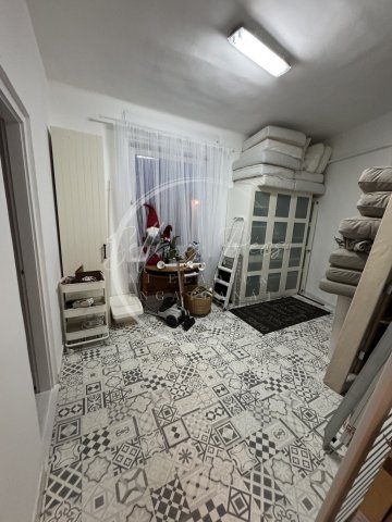 Eladó üzlethelyiség, Pécsett 39.9 M Ft, 2 szobás