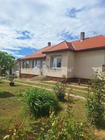 Eladó családi ház, Kadarkúton 27.8 M Ft, 4 szobás