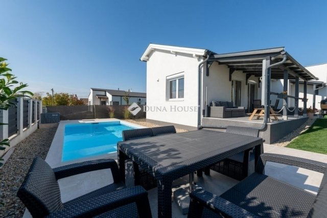 Eladó családi ház, Érden 184.9 M Ft, 4 szobás