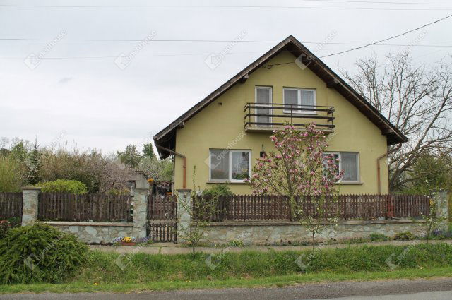 Eladó családi ház, Sorkifaludon 42 M Ft, 5 szobás