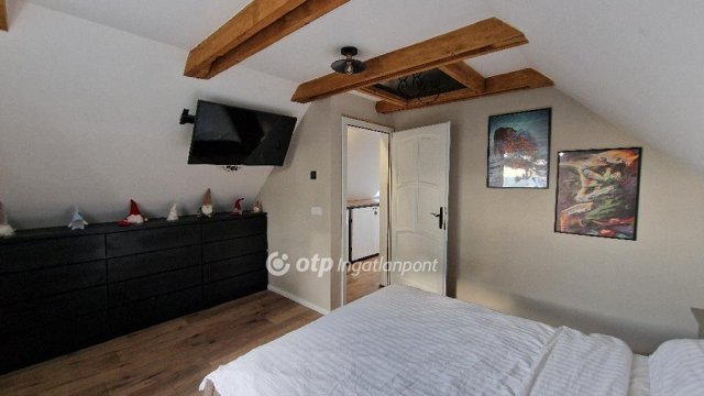 Eladó családi ház, Pécsett 122 M Ft, 2 szobás