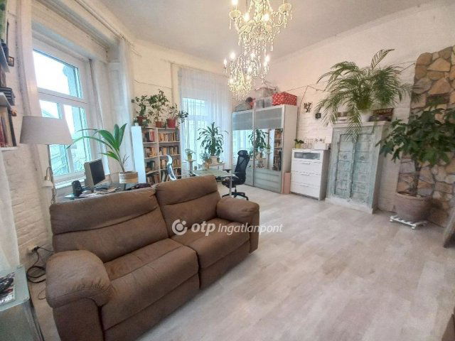 Eladó téglalakás, Budapesten, VIII. kerületben 100 M Ft