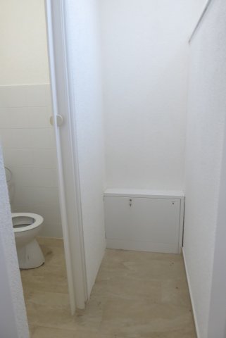 Kiadó iroda, Pécsett, Koller utcában 70 E Ft / hó, 1 szobás
