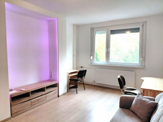 Eladó panellakás, Oroszlányban 28.9 M Ft, 1+1 szobás
