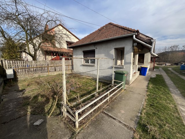 Eladó családi ház, Sajószentpéteren 22.9 M Ft, 3 szobás