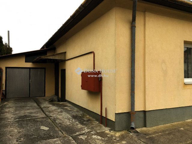 Eladó családi ház, Veszprémben 150 M Ft, 2+2 szobás