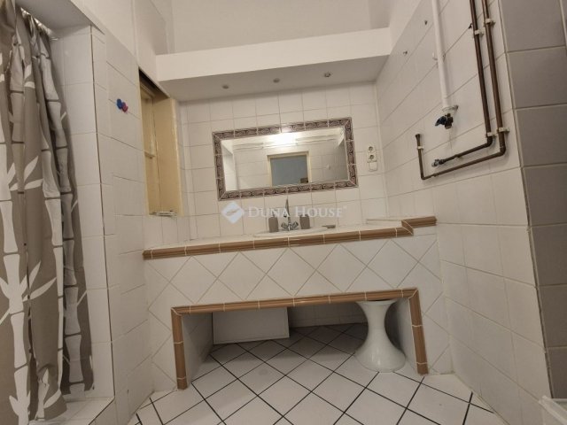 Eladó téglalakás, Budapesten, VII. kerületben 84.9 M Ft