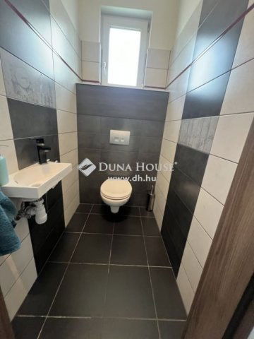 Eladó családi ház, Szegeden 280 M Ft, 4+1 szobás