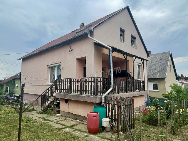 Eladó családi ház, Oroszlányban 62.9 M Ft, 5+1 szobás