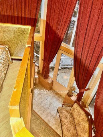 Eladó családi ház, Pécsett 125 M Ft, 5+2 szobás