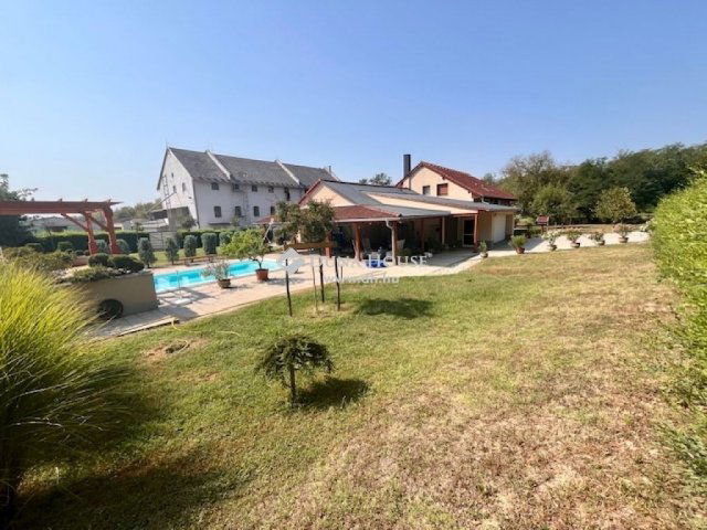 Eladó családi ház, Barcson 203 M Ft, 7 szobás