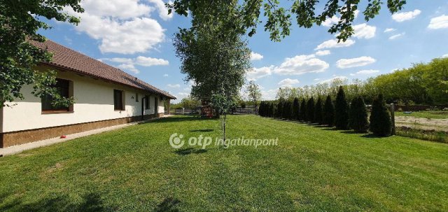 Eladó családi ház, Pakson 149.9 M Ft, 3+2 szobás