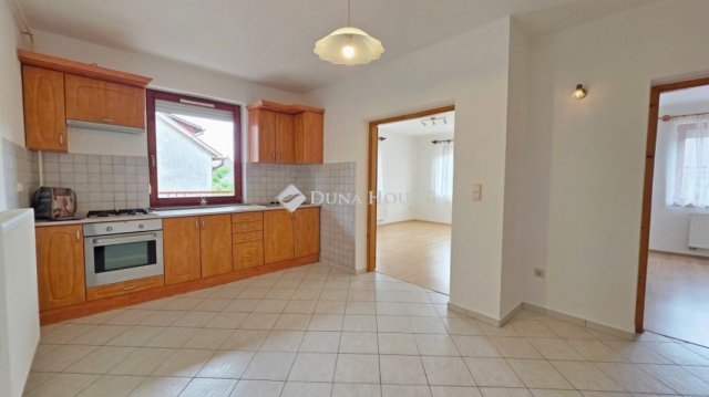 Kiadó téglalakás, albérlet, Sárváron 180 E Ft / hó, 3 szobás
