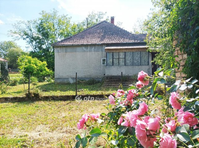 Eladó családi ház, Ukkon 13.3 M Ft, 2 szobás