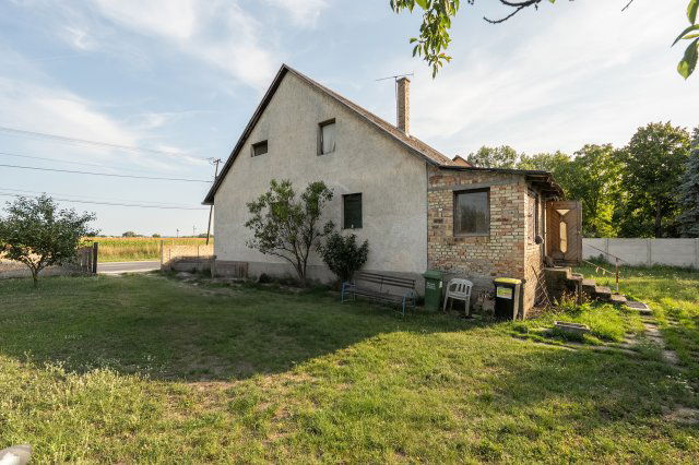 Eladó családi ház, Mocsán 40 M Ft, 5 szobás