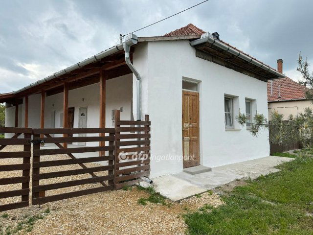 Eladó családi ház, Tiszanánán 23.5 M Ft, 3 szobás