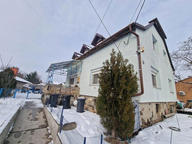 Eladó családi ház, Dunakeszin 139.9 M Ft, 6 szobás