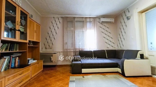 Eladó családi ház, Újszászon 37.9 M Ft, 3+2 szobás