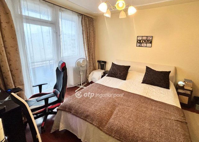 Eladó panellakás, Debrecenben 64.9 M Ft, 3 szobás