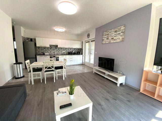 Kiadó téglalakás, albérlet, Balatonfenyvesen 270 E Ft / hó