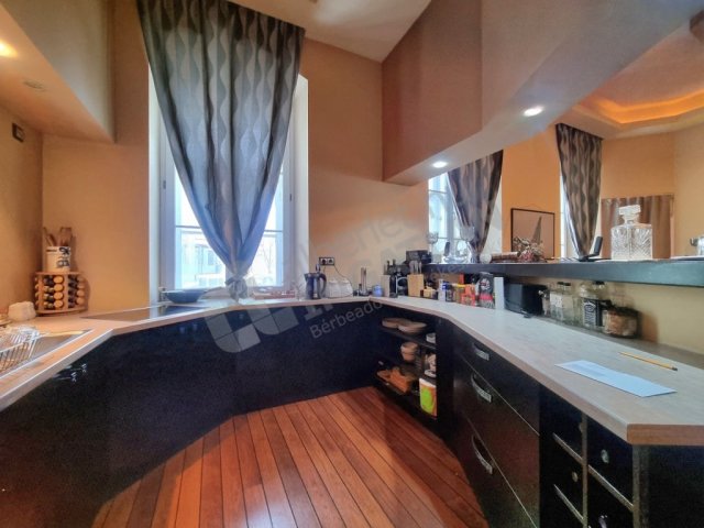 Kiadó téglalakás, albérlet, I. kerületben, Fő utcában