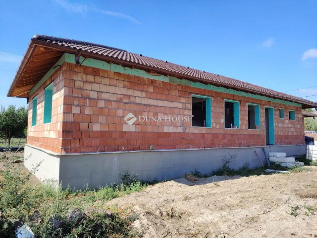 Eladó ikerház, Szigetszentmártonban 78 M Ft, 4 szobás