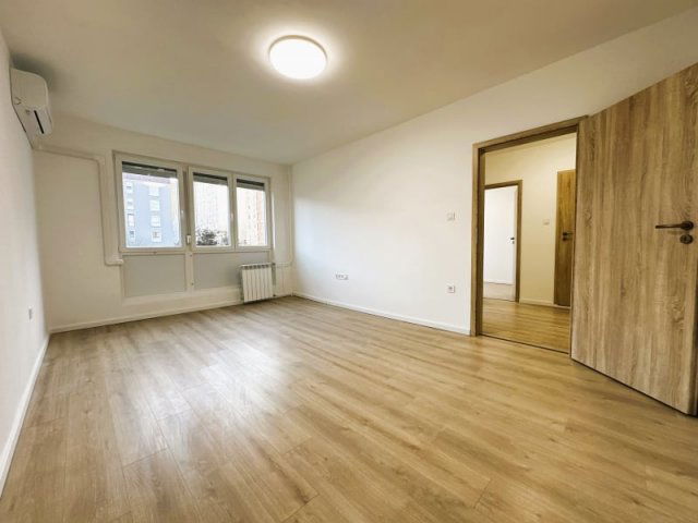 Eladó panellakás, Pécsett 43.99 M Ft, 1 szobás