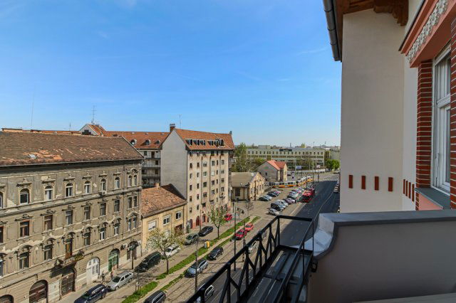 Eladó téglalakás, Budapesten, VIII. kerületben, Baross utcában