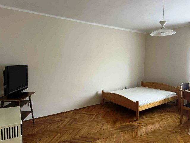 Kiadó téglalakás, albérlet, Pécsett, Király utcában, 2 szobás