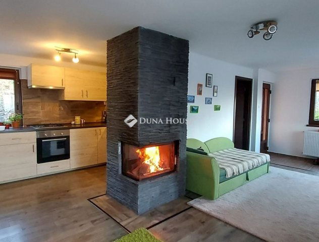 Eladó családi ház, Esztergomban 89.9 M Ft, 5 szobás