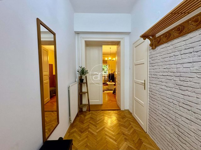 Kiadó téglalakás, albérlet, Szegeden, Szentháromság utcában