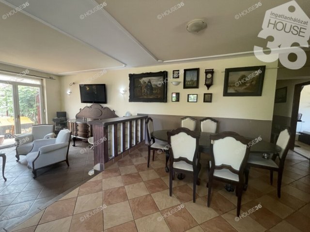 Eladó családi ház, Kecskeméten 150 M Ft, 7 szobás