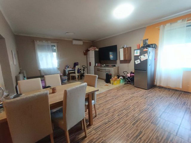 Eladó téglalakás, Komlón, Vörösmarty Mihály utcában 19.9 M Ft